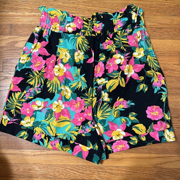 EXPRESS - WOMEN’S FLORAL HIGH WAISTED SHORTS - SIZE XS - Picture 9 of 9